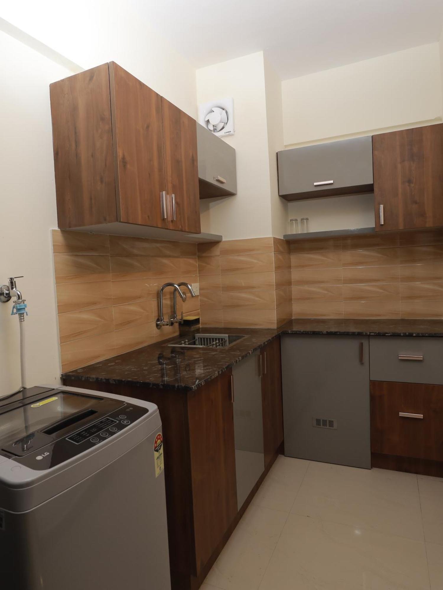 Lavender Airport Apartment
